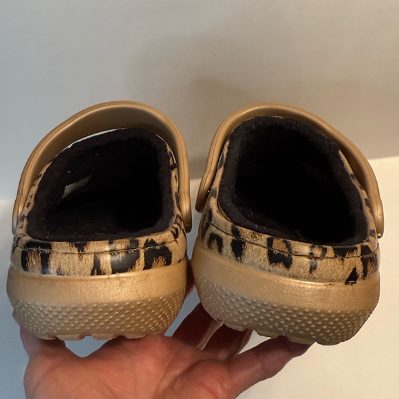 Crocs Fleece Lined Leopard Animal Print Clogs Unisex Size Men 8 /Women 10 - Picture 6 of 7